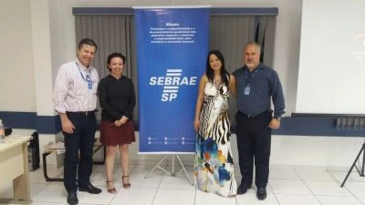 Jane Audrei e Google palestrando no Sebrae .