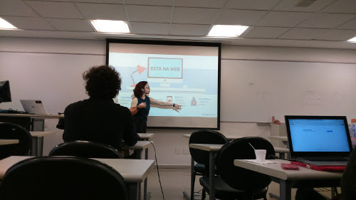 Jane Audrei ministrando aula de Google Ads.