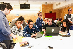 Jane Audrei de azul; como Principal Colaboradora, foi responsável pela coordenação dos trabalhos.