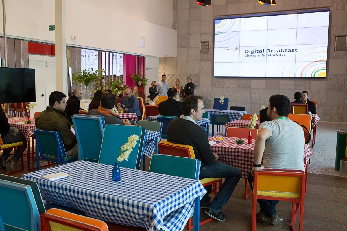 Público aguardando o evento começar