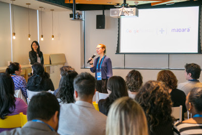Jane Audrei palestrando.