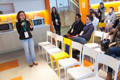 Jane Audrei ministrando a palestra sobre Google Ads.