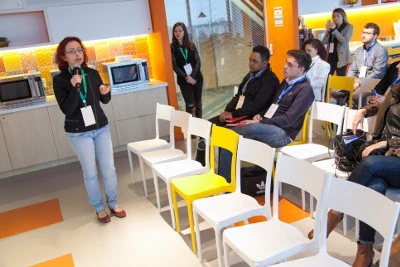 Jane Audrei ministrando a palestra sobre Google Ads.