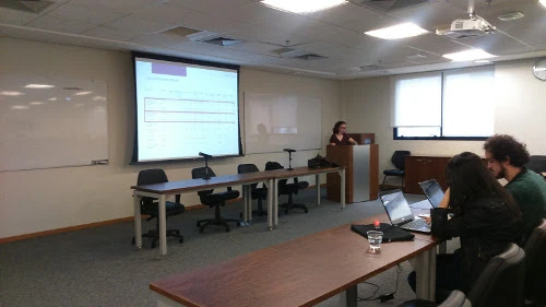 Jane Audrei ministrando aula.