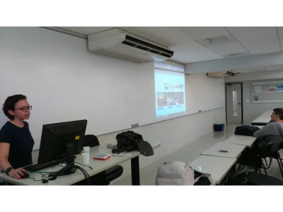 Jane Audrei ministrando aula .